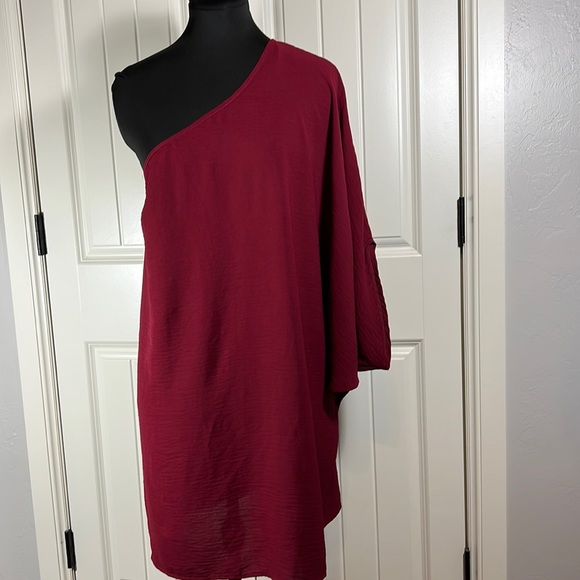 eesome Dresses & Skirts - ee:some One Shoulder Dress - Women's L